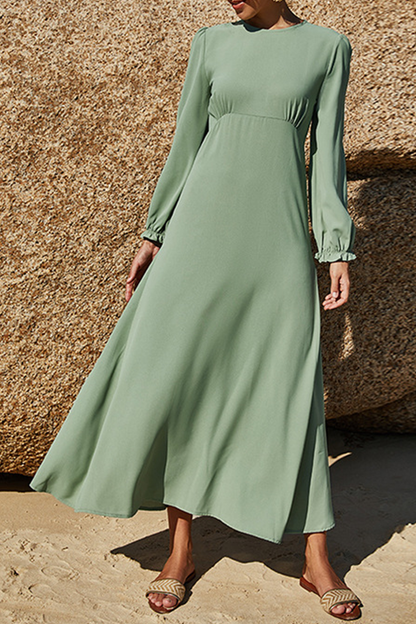 Beautifully Finished Dress in a Timeless Design
