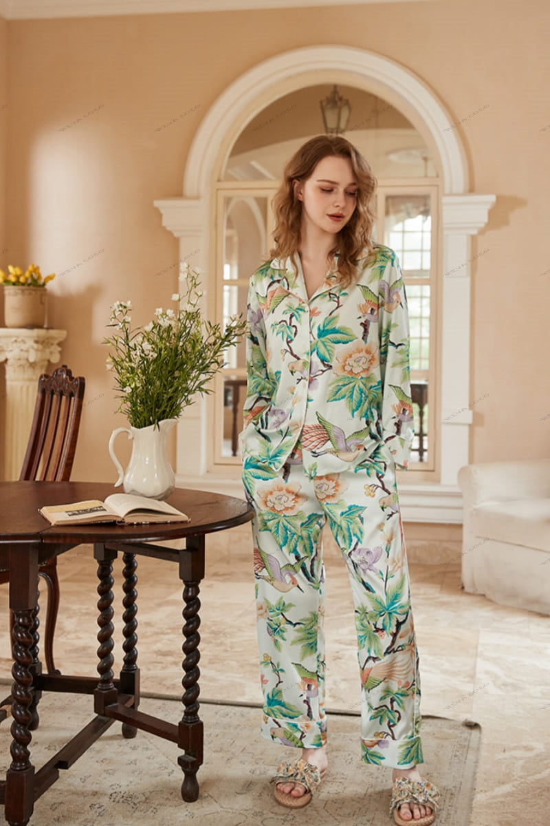 Well Tailored Garment with a Graceful Silhouette