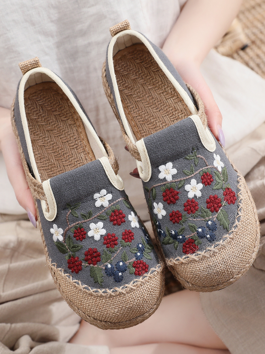 Elegantly Styled Sneakers for Everyday Wear