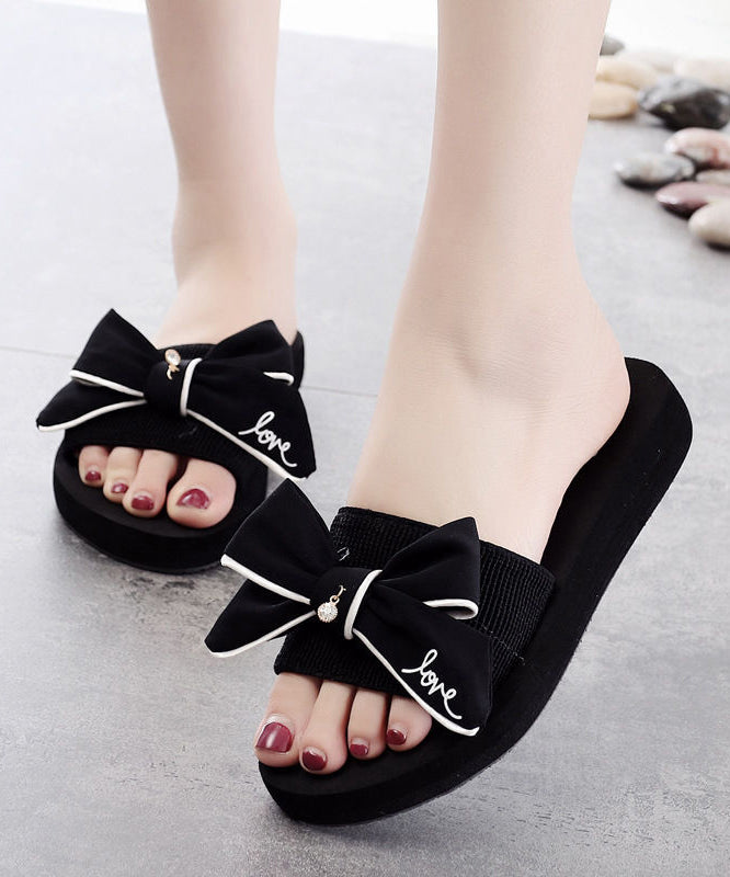 Effortlessly Elegant Sandals with a Timeless Design