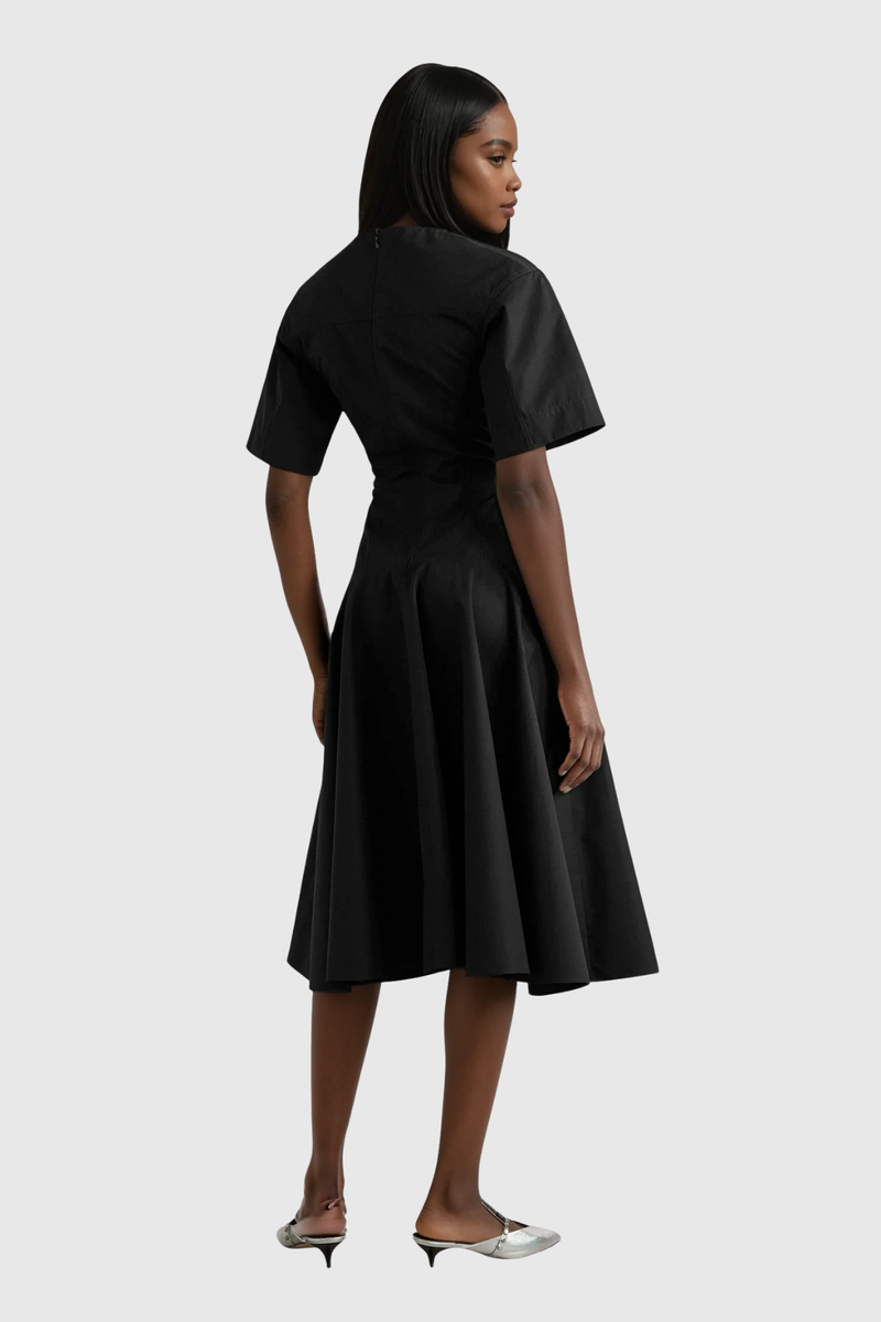 Effortlessly Elegant Dress with a Timeless Design