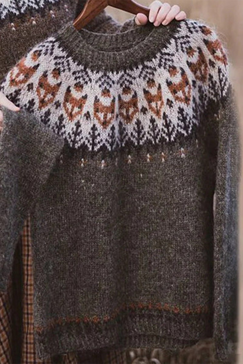 Effortlessly Elegant Sweater with a Timeless Design