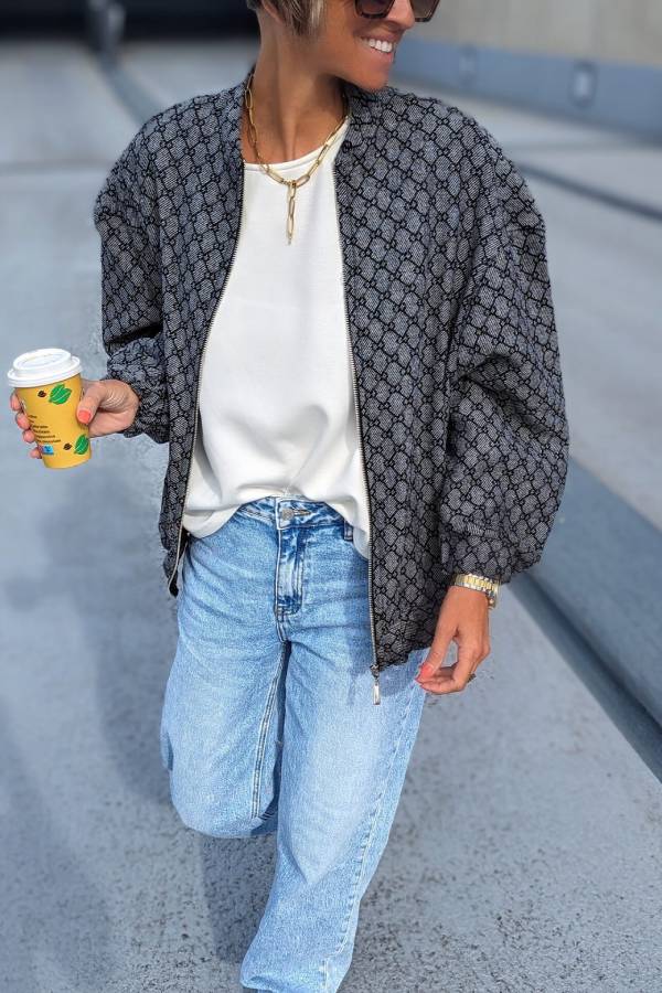 Well Tailored Jacket with a Graceful Silhouette