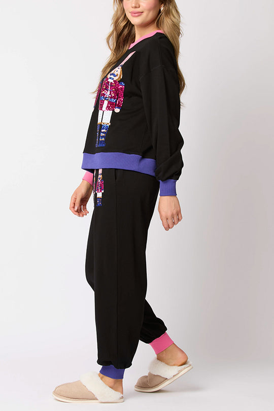 Effortlessly Elegant Pants with a Timeless Design