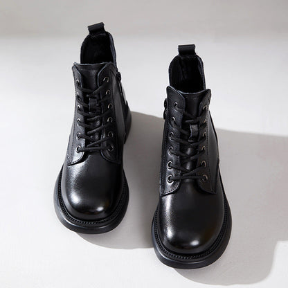 Effortlessly Elegant Boots with a Timeless Design