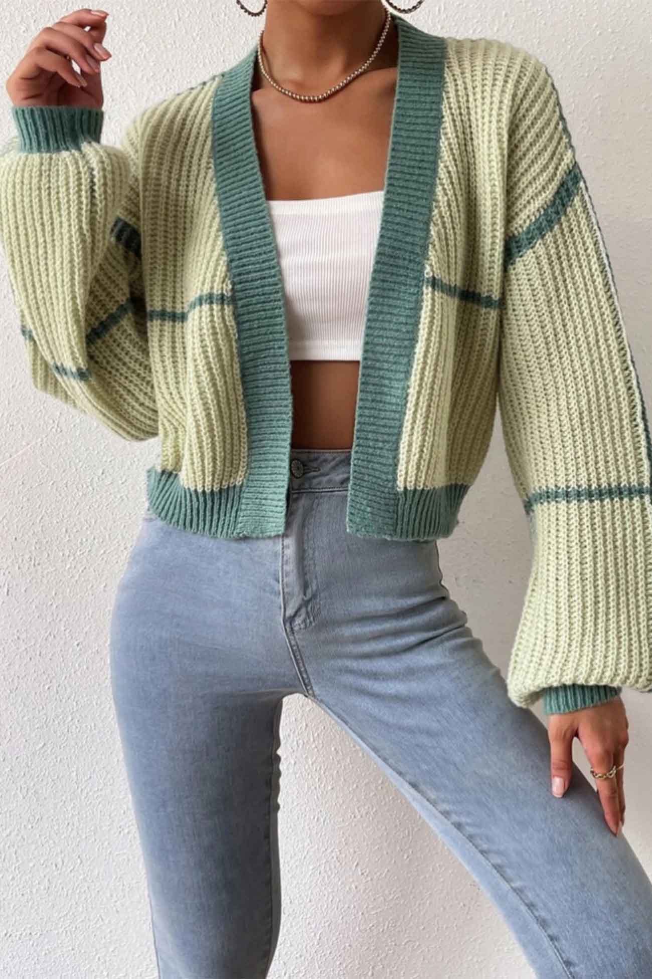 Well Tailored Cardigan with a Graceful Silhouette