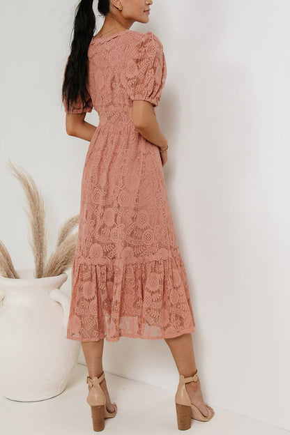 Well Tailored Dress with a Graceful Silhouette