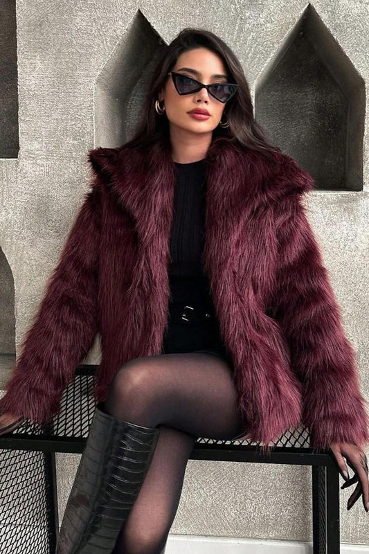 Well Tailored Coat with a Graceful Silhouette