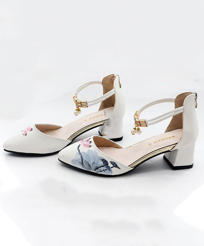 Effortlessly Elegant Sandals with a Timeless Design