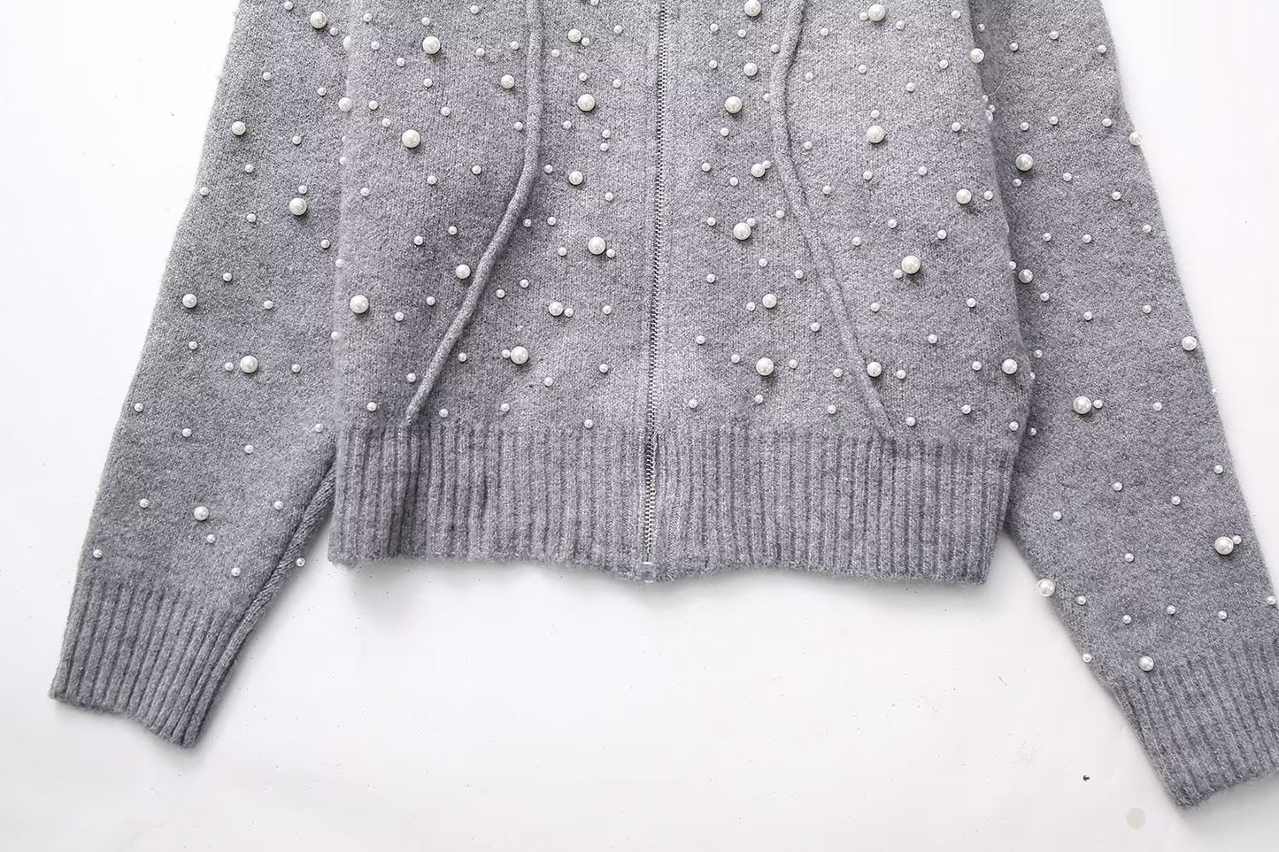 Well Tailored Sweater with a Graceful Silhouette