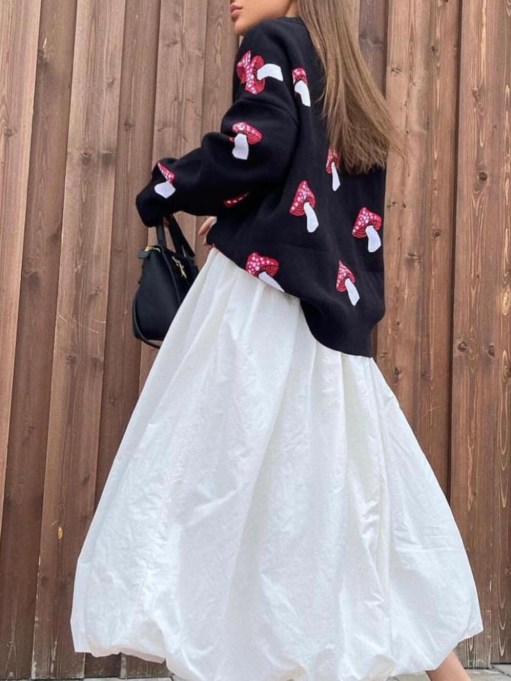 Effortlessly Elegant Sweater with a Timeless Design