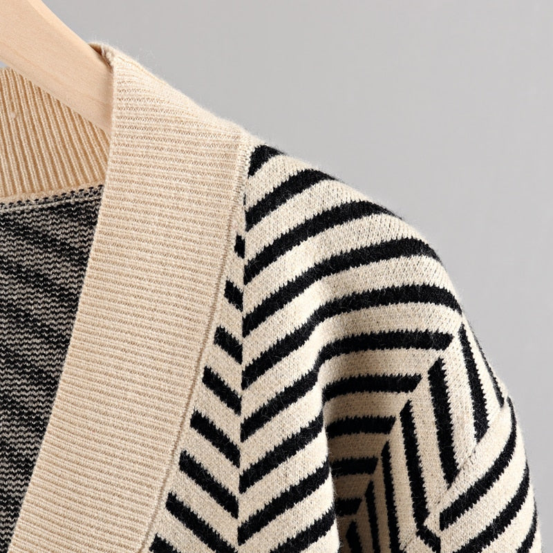 Elegantly Styled Cardigan for Everyday Wear