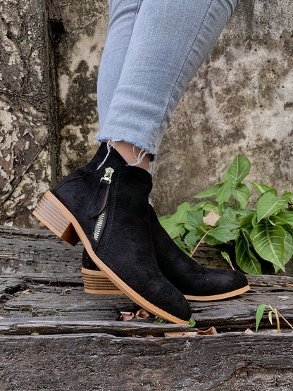 Polished Boots with an Effortless Classic Look
