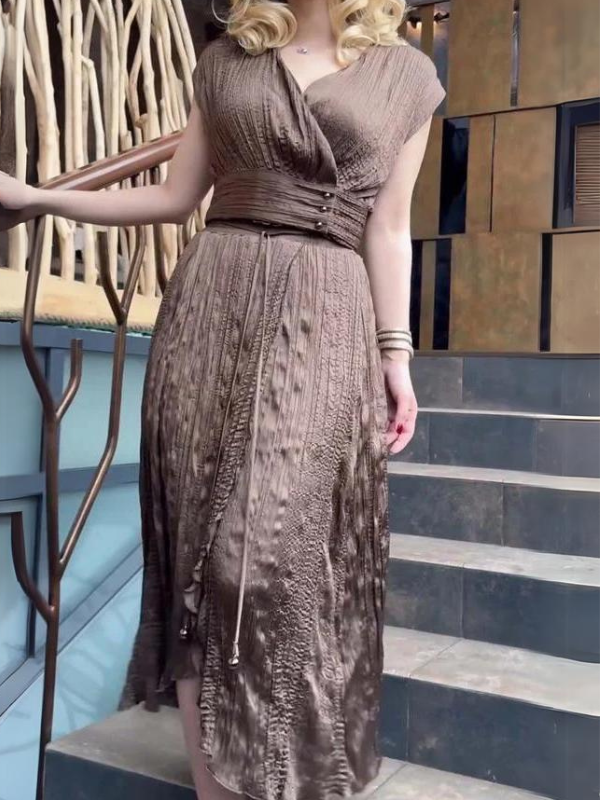 Polished Dress with an Effortless Classic Look