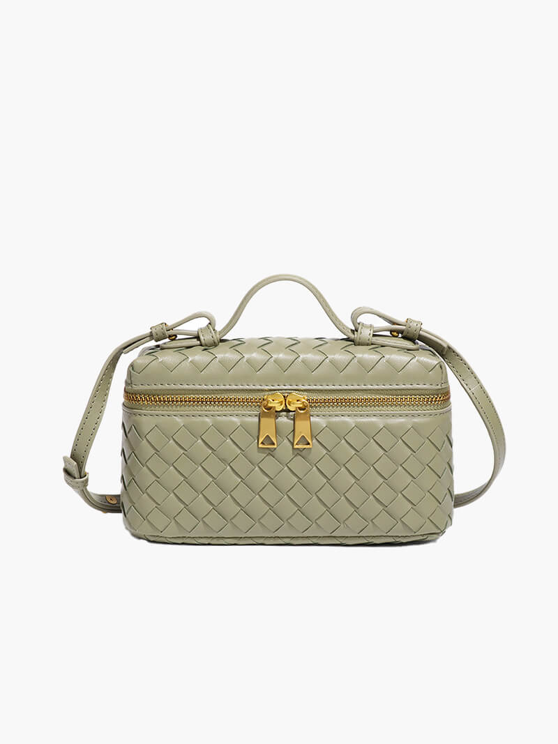 Gracefully Styled Bag for Any Occasion