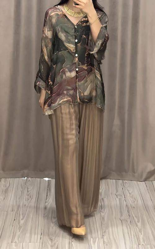 Effortlessly Elegant Garment with a Timeless Design