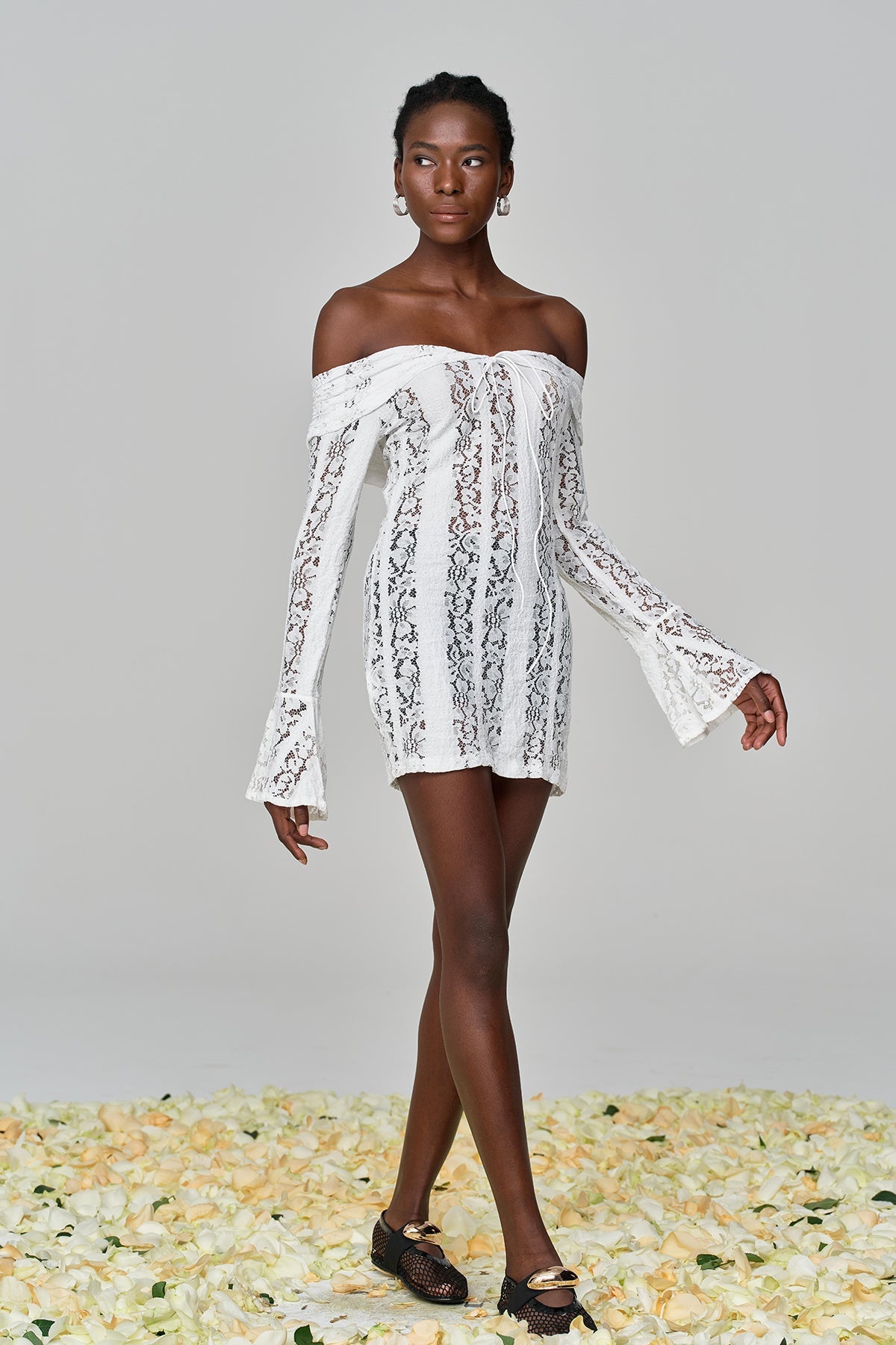 Beautifully Finished Dress in a Timeless Design