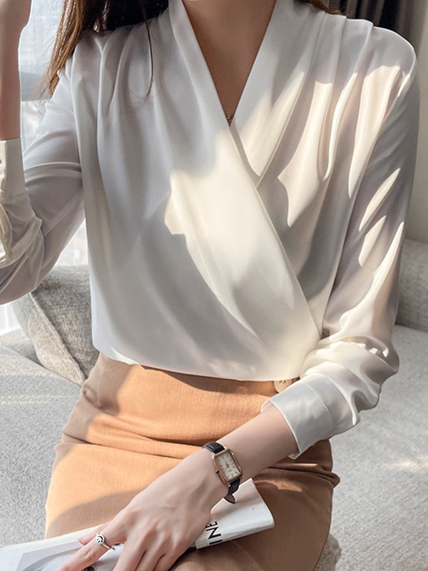 Classic Vintage Blouse with a Flattering Fit