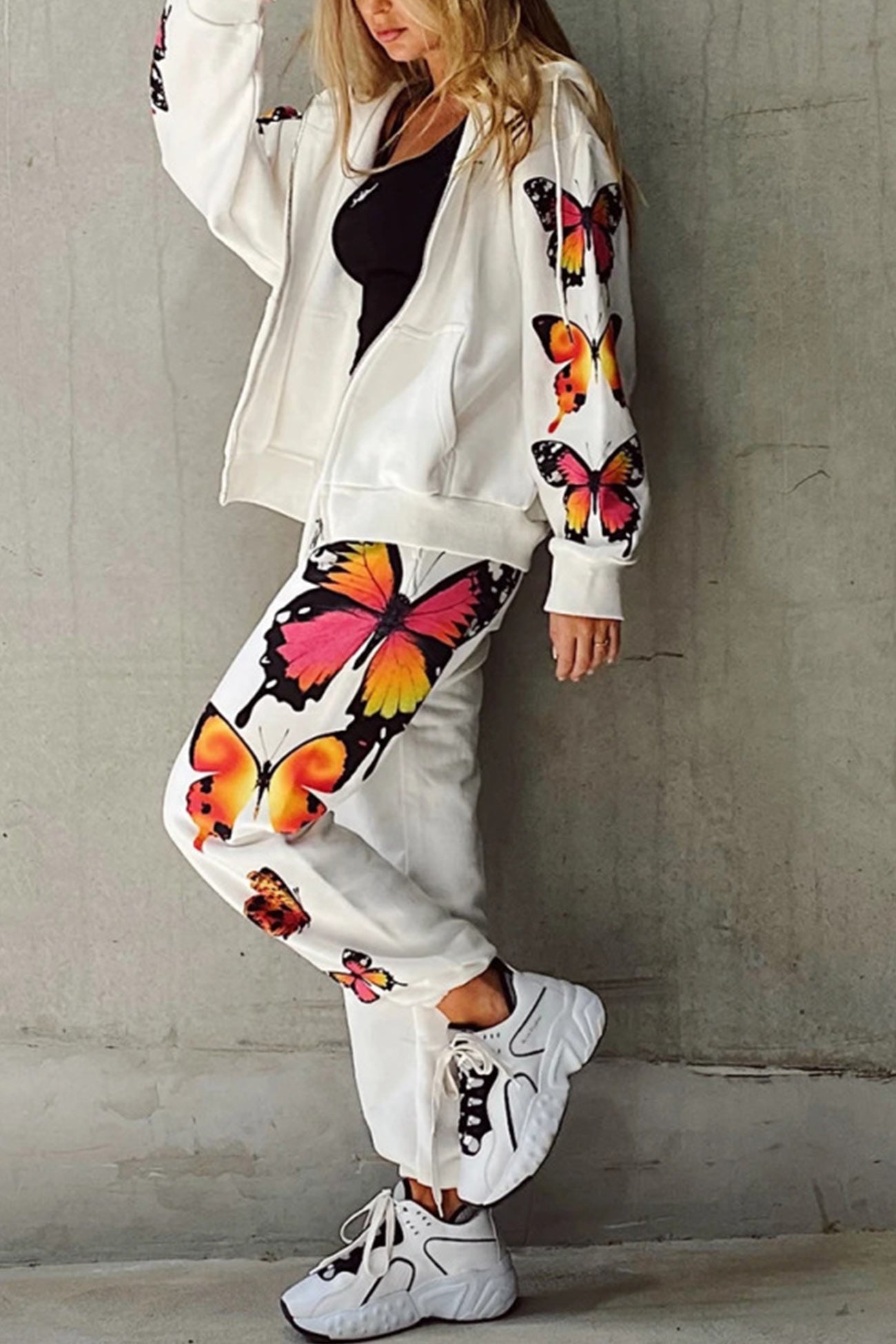 Well Tailored Pants with a Graceful Silhouette