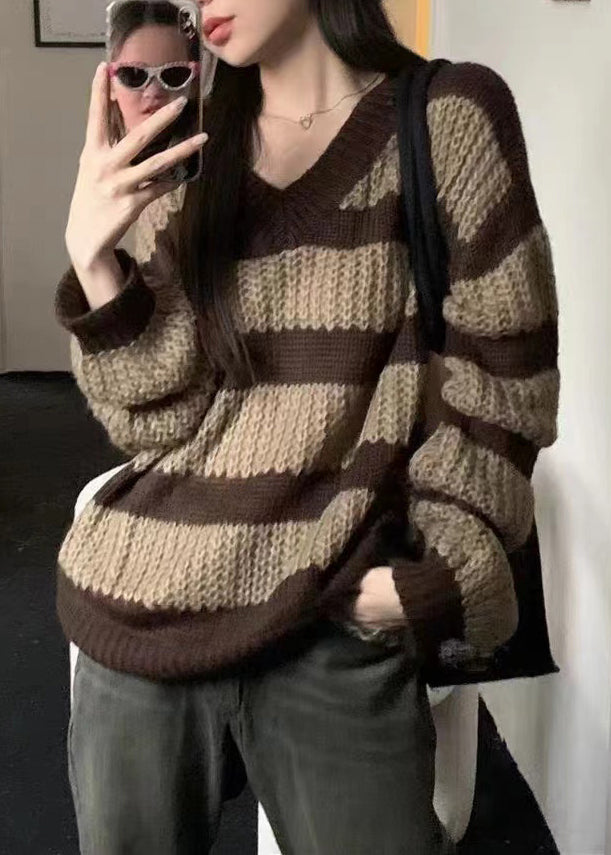 Classic Vintage Sweater with a Flattering Fit