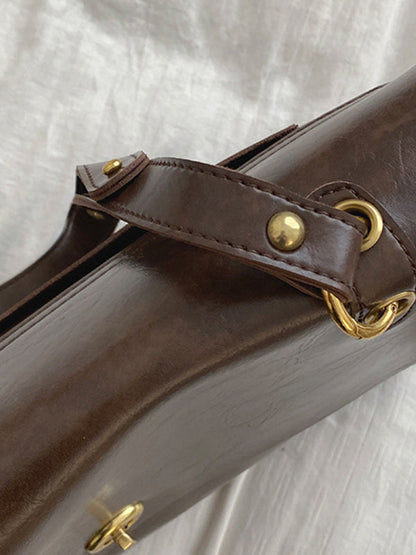 A Vintage Style Bag with Delicate Timeless Details