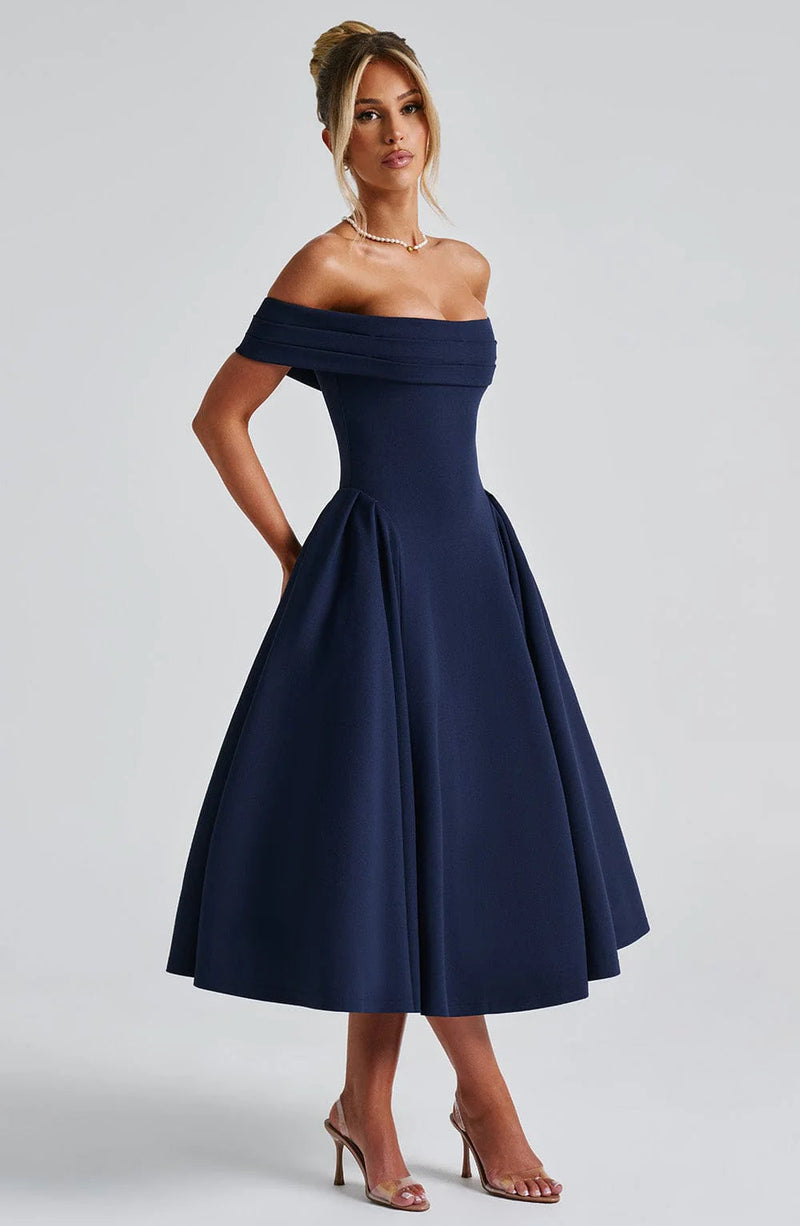 Beautifully Finished Dress in a Timeless Design