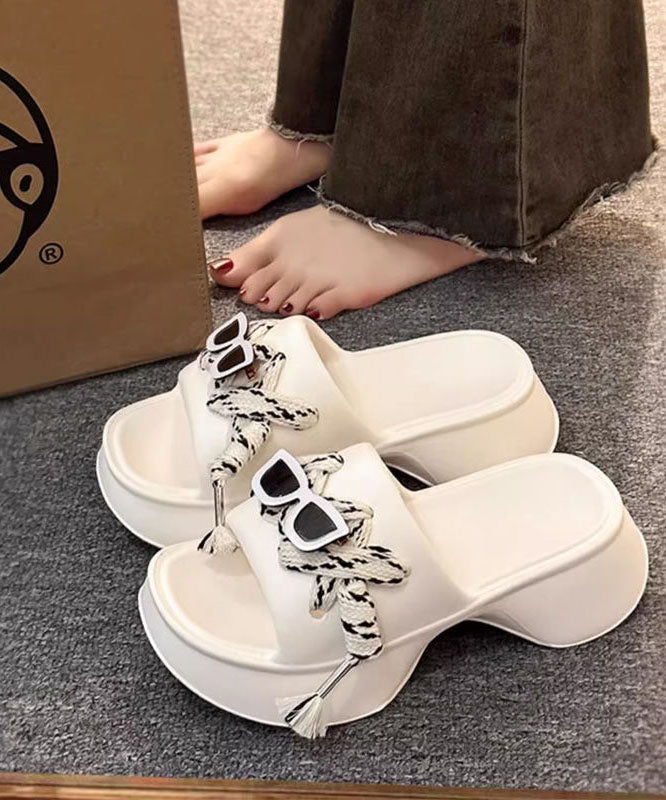 Effortlessly Elegant Sandals with a Timeless Design
