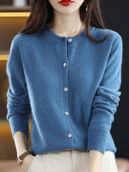 Well Tailored Cardigan with a Graceful Silhouette