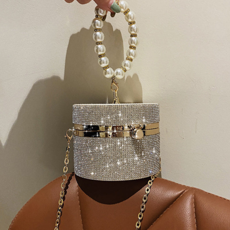 Well Tailored Bag with a Graceful Silhouette