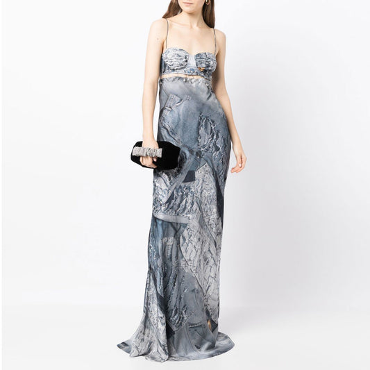 Beautifully Finished Dress in a Timeless Design