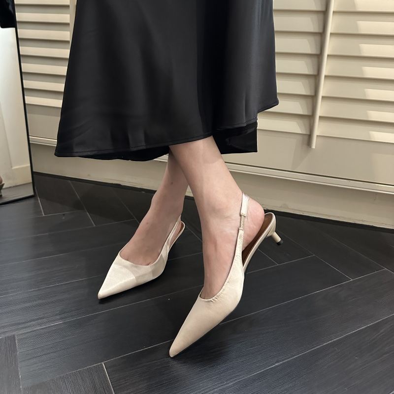 Gracefully Styled Garment for Any Occasion