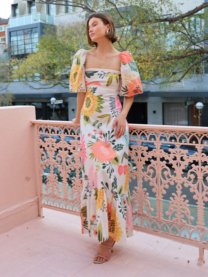 Classic Vintage Dress with a Flattering Fit