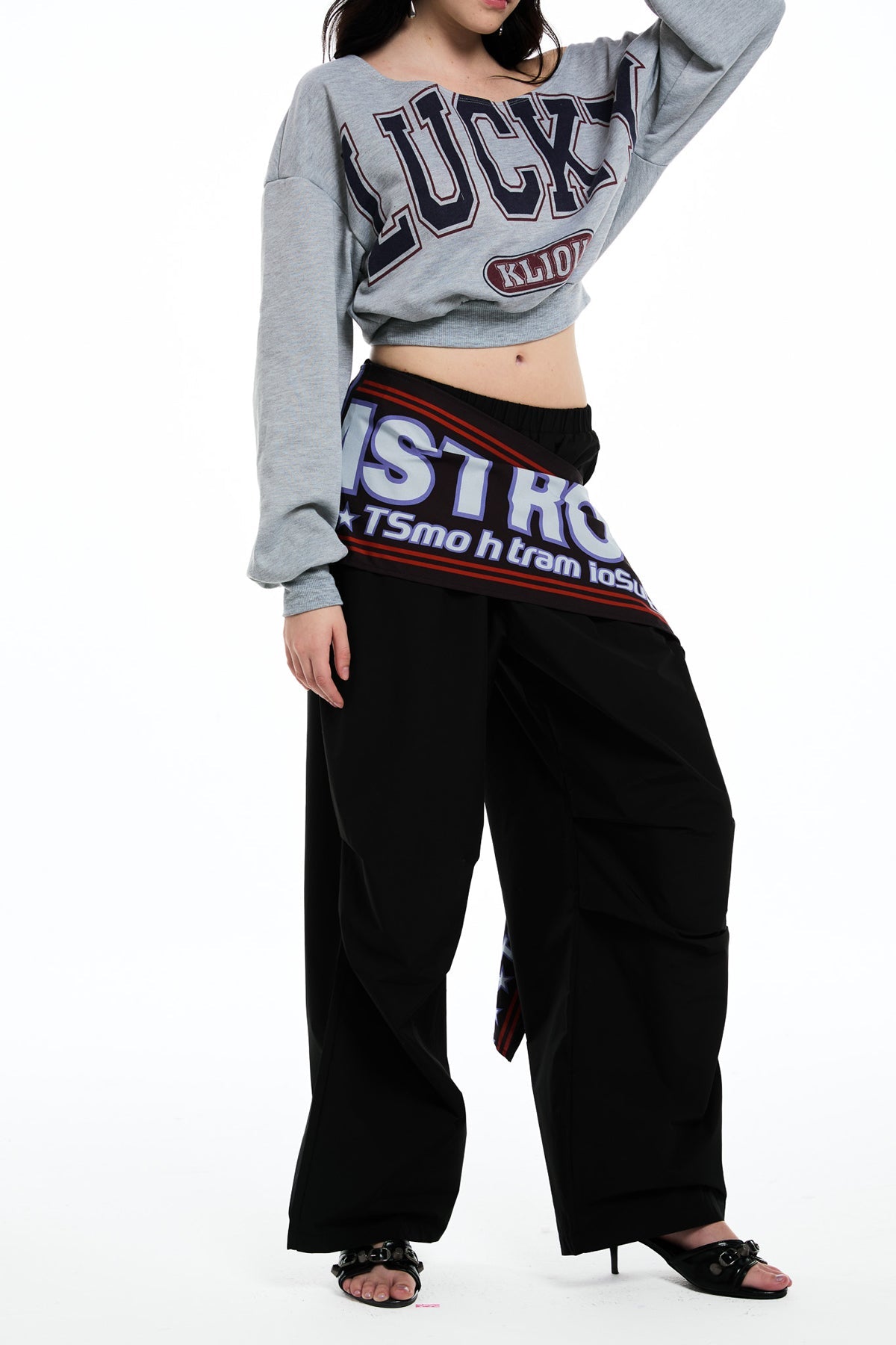 Effortlessly Elegant Pants with a Timeless Design
