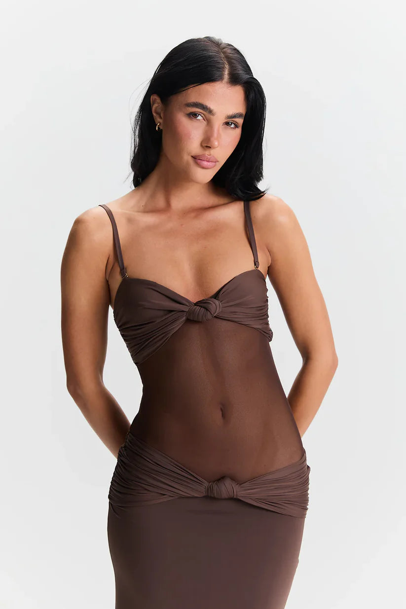 Well Tailored Dress with a Graceful Silhouette