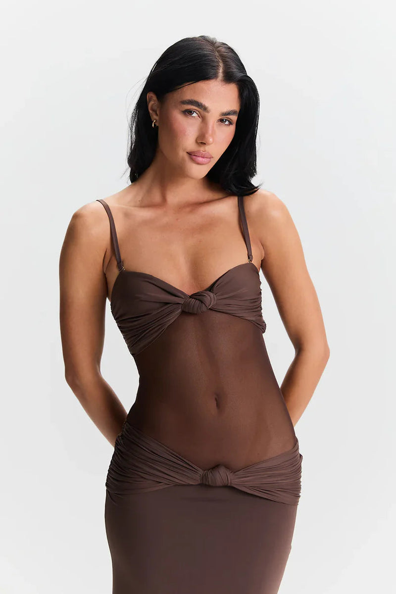 Well Tailored Dress with a Graceful Silhouette