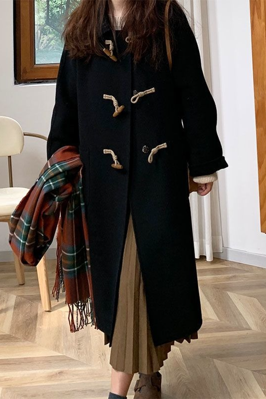 Well Tailored Coat with a Graceful Silhouette