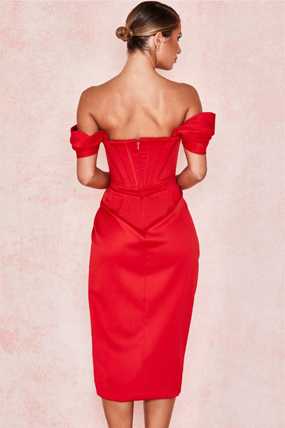 Well Tailored Dress with a Graceful Silhouette