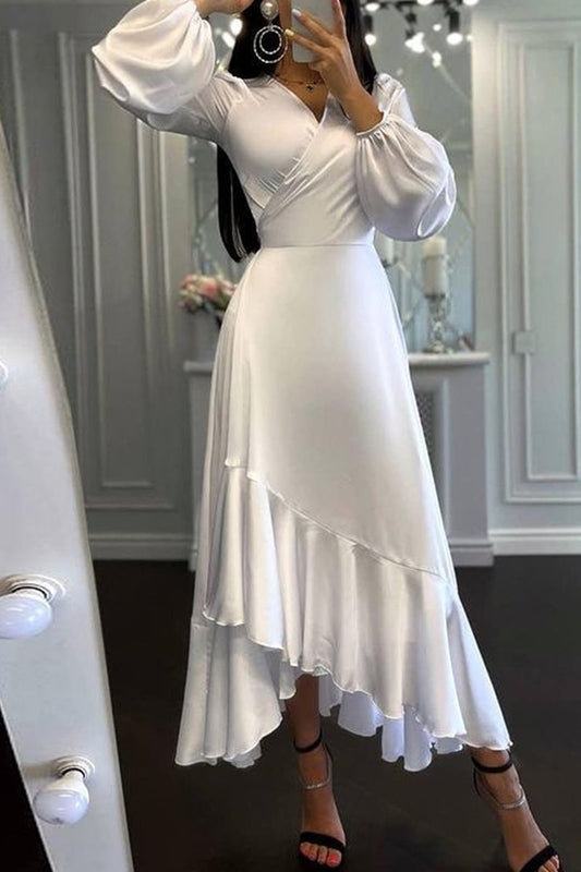 Beautifully Finished Dress in a Timeless Design