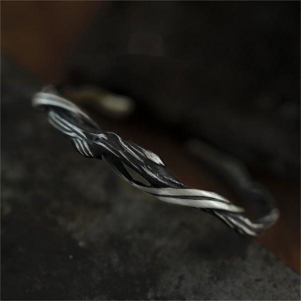 Effortlessly Elegant Garment with a Timeless Design