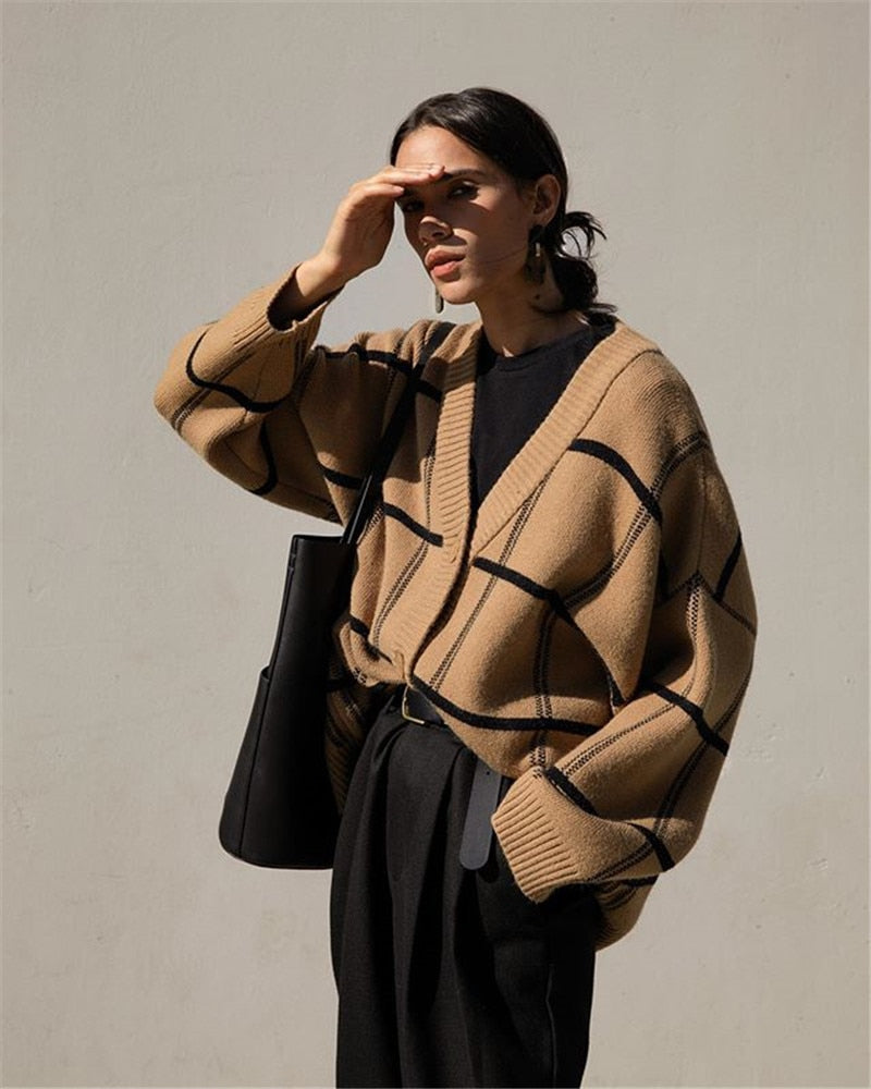 Effortlessly Elegant Cardigan with a Timeless Design