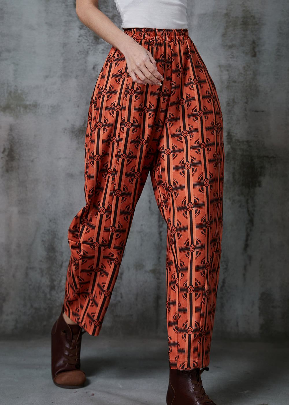 Well Tailored Pants with a Graceful Silhouette