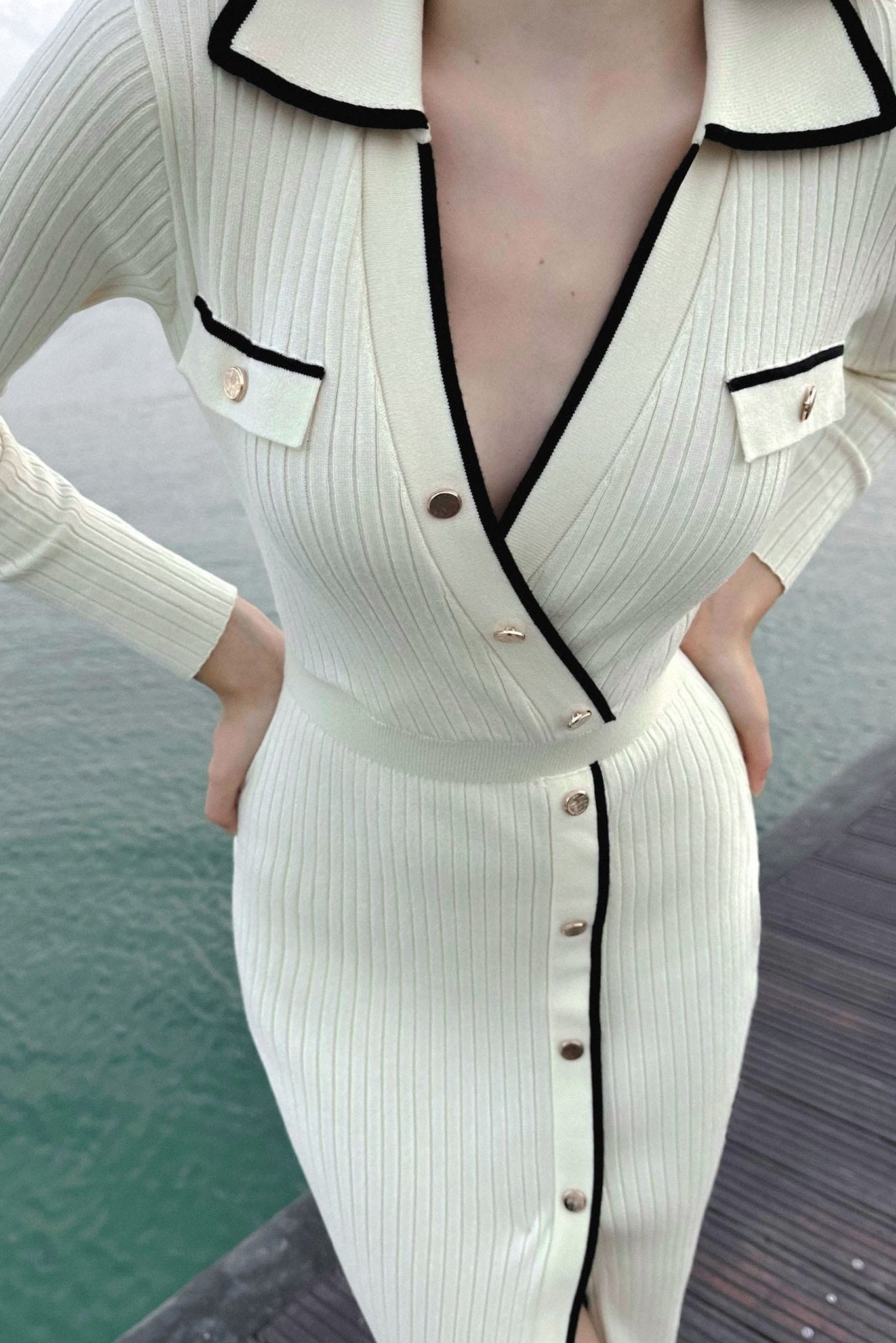Well Tailored Dress with a Graceful Silhouette