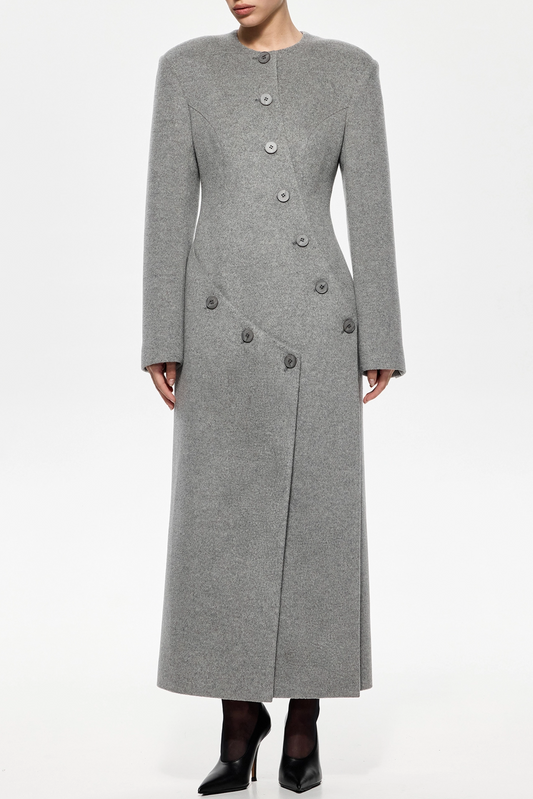 Well Tailored Coat with a Graceful Silhouette