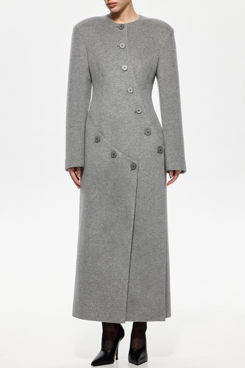 Well Tailored Coat with a Graceful Silhouette
