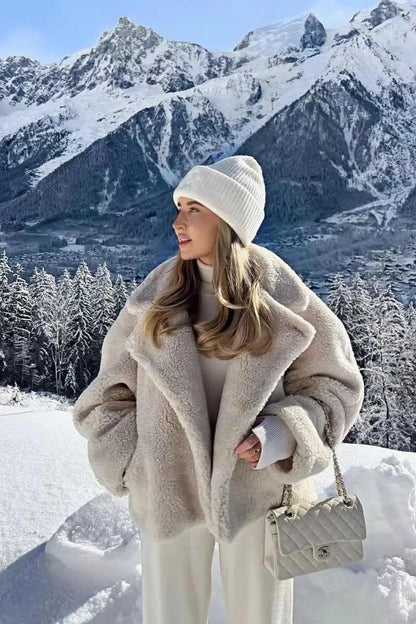 Effortlessly Elegant Jacket with a Timeless Design