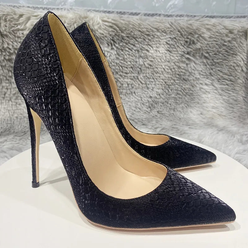 Well Tailored Shoes with a Graceful Silhouette