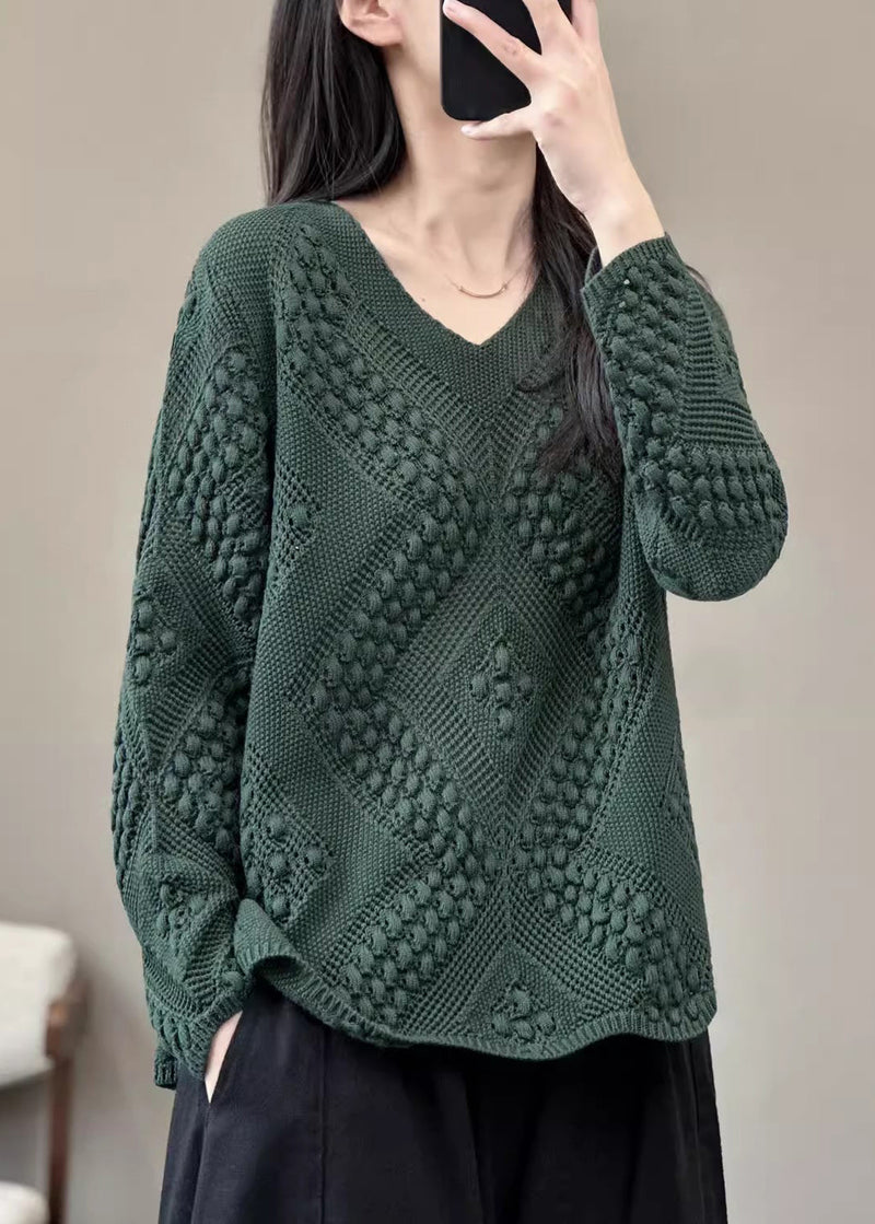 Well Tailored Sweater with a Graceful Silhouette
