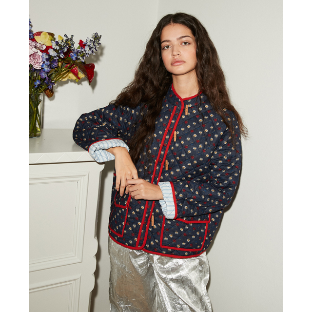 Effortlessly Elegant Jacket with a Timeless Design