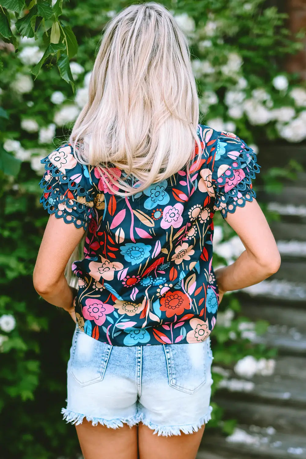 Well Tailored Blouse with a Graceful Silhouette