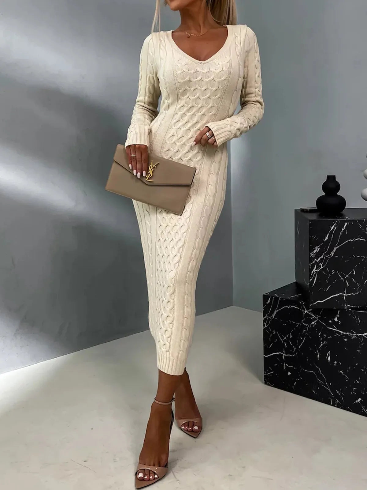 Effortlessly Elegant Dress with a Timeless Design